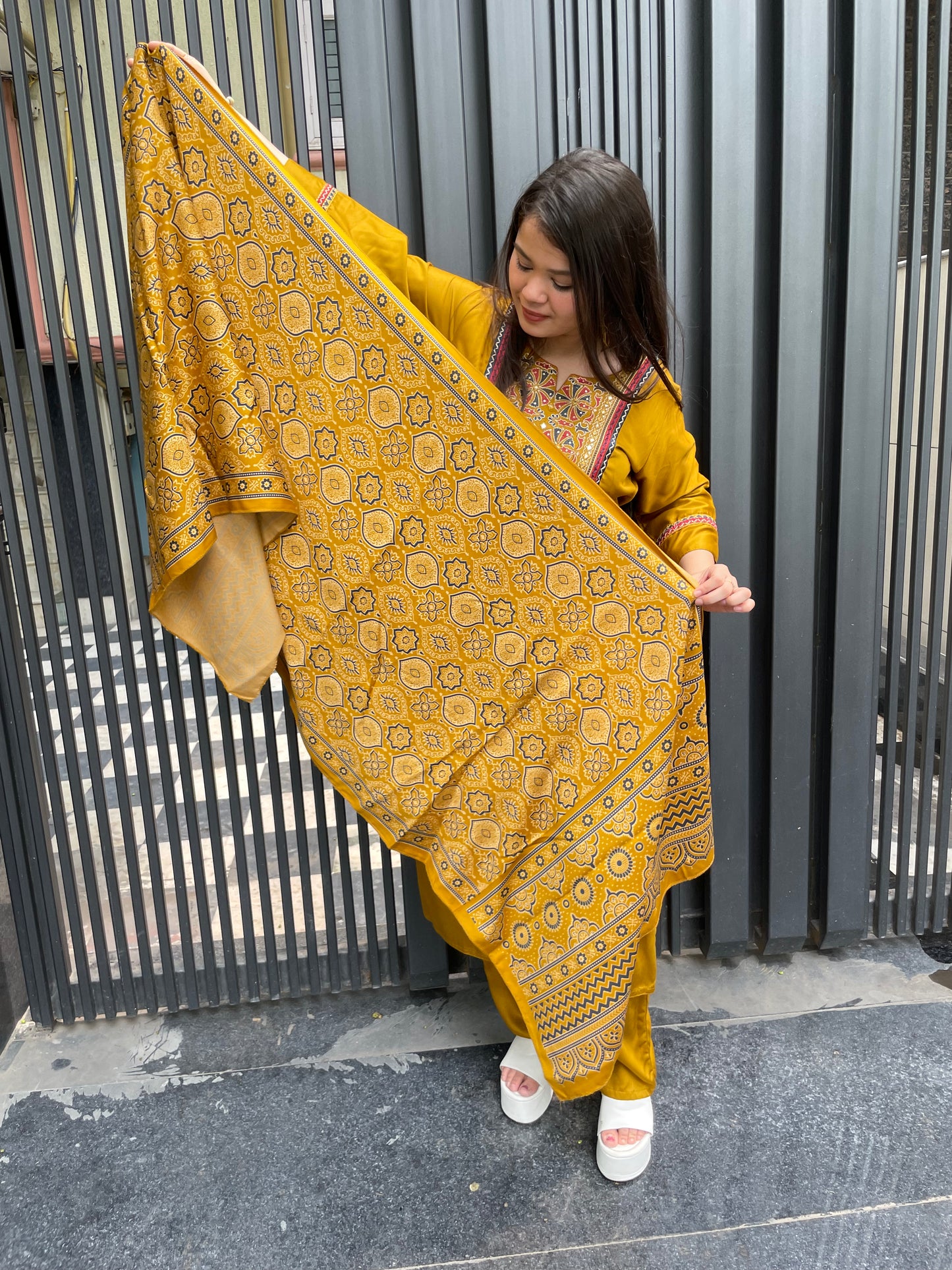 Muskan ajrak suit