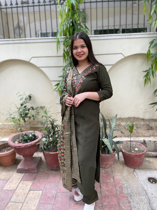 Mirror on the wall suit